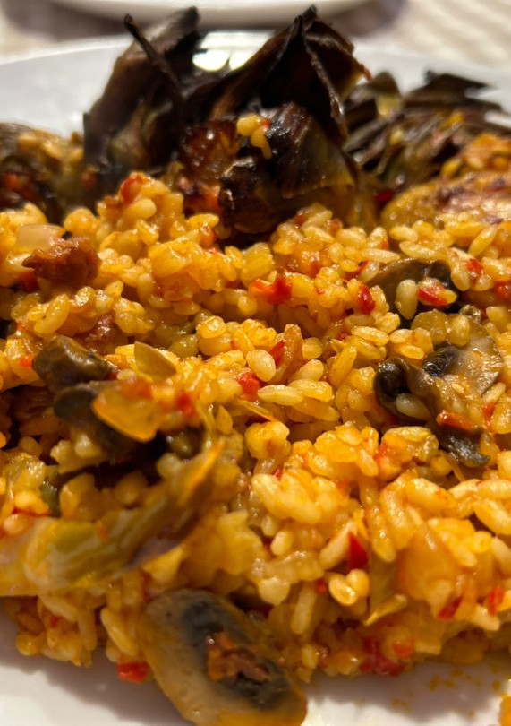 Una foto de Arroz con alcachofas y pollo en Airfryer Cosori