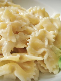Una foto de Farfalle con Bacalao y Alioli