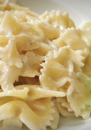 Una foto de Farfalle con Bacalao y Alioli