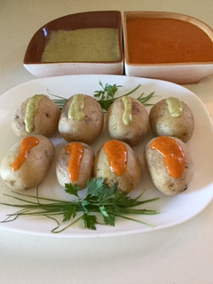 Una foto de Papas arrugadas con mojo picón