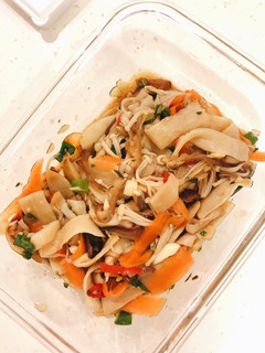 夏天超開胃涼拌杏鮑菇 的食譜成品照片