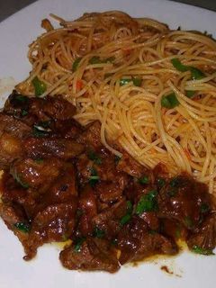 A picture of Fried noodles with wet fried beef.