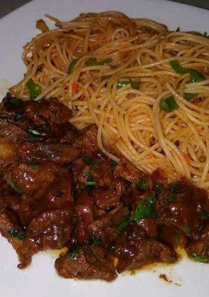 A picture of Fried noodles with wet fried beef.