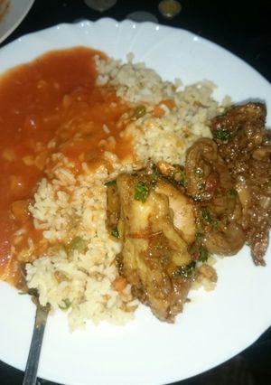 A picture of Veg rice and fried chicken with sauce.