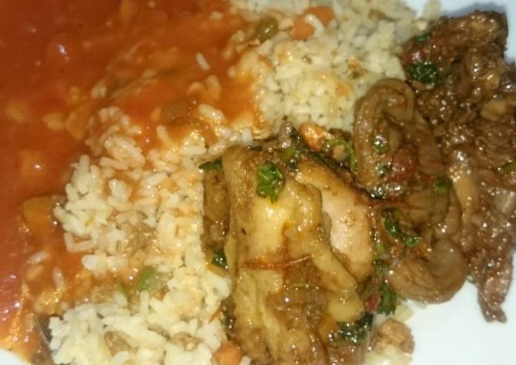 Veg rice and fried chicken with sauce