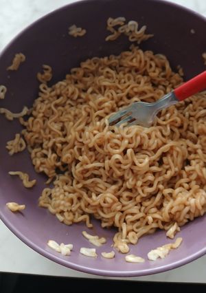 A picture of Microwaved Ramen.