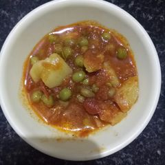 A picture of Aloo matar.