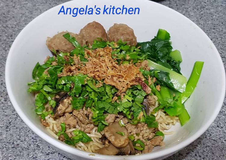 Simple Way to Prepare Any-night-of-the-week Chicken Mushroom Noodles