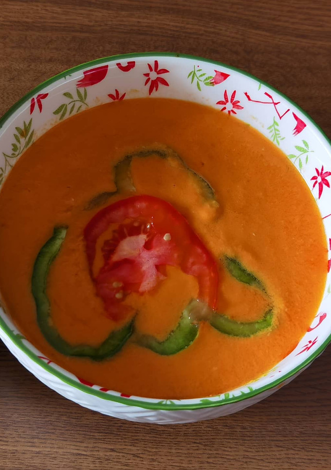 Una foto de Gazpacho de la abuela con Mambo