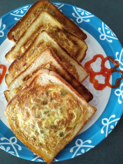 इंस्टेंट ब्रेड एग टोस्ट(Instant bread egg toast recipe in Hindi) रेसिपी मुख्य फोटो