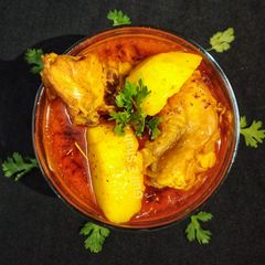 A picture of Aloo chicken.