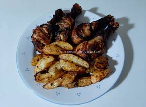 Une photo de Pilons de poulet et pommes de terre rotis au air fryer 🍗🍟