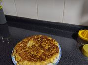 Una foto de tortilla con manzana
