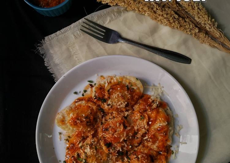 Italian Spinach & Cheese Ravioli with Tomato saos