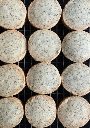 A picture of Earl Grey Tea Cookies.