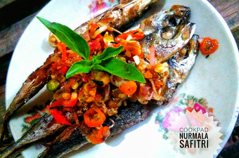 Anti Ribet, Bikin Ikan goreng sambal matah Menu Enak