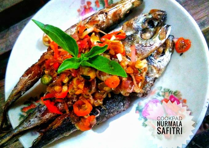 Resep Ikan Goreng Sambal Matah Oleh Nurmala S Cookpad