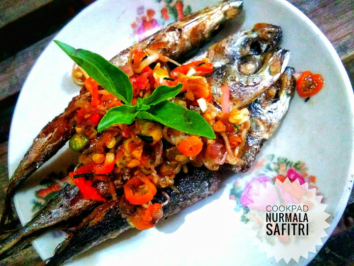 Anti Ribet, Bikin Ikan goreng sambal matah Menu Enak