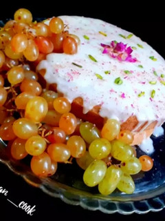 عکسی از دستور کیک انگور با سس شکلات شیری با طعم لیمو