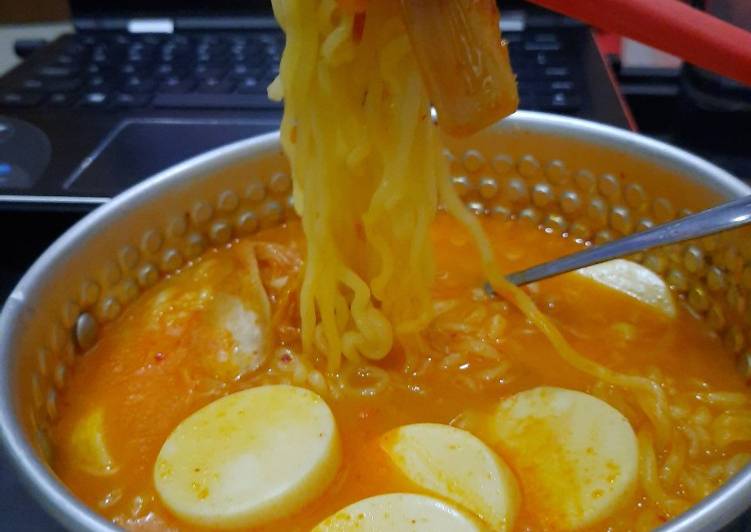 urutan  Cheese Ramyeon 치즈 라면 (with tofu &amp; kimchi) yang Enak Banget