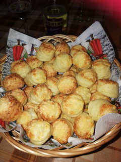 Hajtogatott túrós pogácsa recept fotója