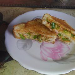 A picture of Chilly cheese sandwich.