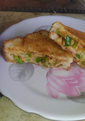 A picture of Chilly cheese sandwich.