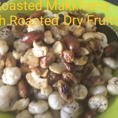 A picture of Roasted Makhana with Roasted Dry Fruits.