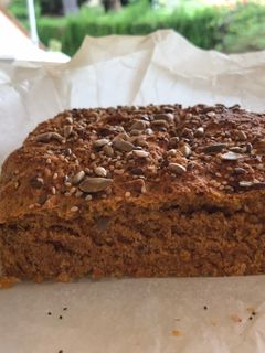 Una foto de Pan de zanahoria con harina integral y semillas