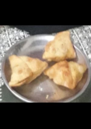 समोसा (samosa recipe in Hindi) रेसिपी मुख्य फोटो