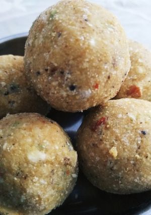 उड़द के लड्डू (Urad ke ladoo recipe in Hindi) रेसिपी मुख्य फोटो