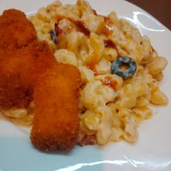 A picture of Mac and Cheese with Frozen Nuggets.
