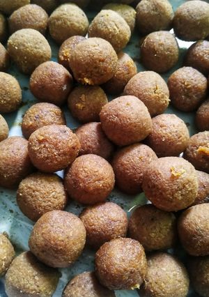 গুড়ের নারকোল নাড়ু(gurer narkol naru recipe in bengali) রেসিপির প্রধান ছবি