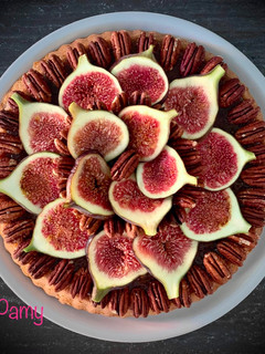 Foto di CROSTATA MORBIDA CONFETTURA DI FICHI, FICHI FRESCHI E NOCI PECAN