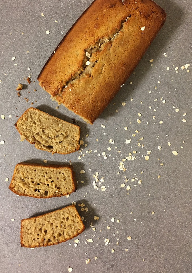 Una foto de Cake de avena y cúrcuma Hiperfácil!