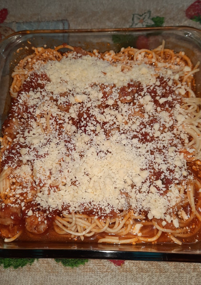 Una foto de Fideos al horno con salsa de salchicha criolla