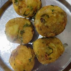 A picture of Potato patties.