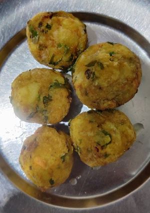 A picture of Potato patties.