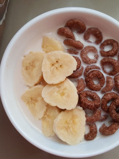 A picture of Breakfast Cereal With Banana.