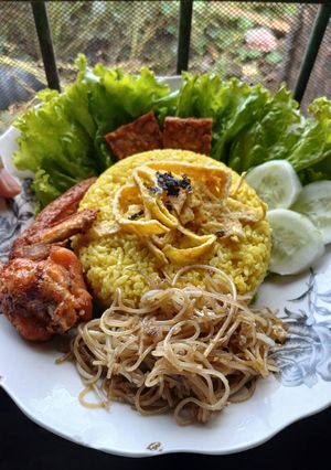 Foto resep Nasi Kuning (serba instan) plus Sop Ayam