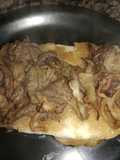 Tostada de berenjena y cebolla caramelizada