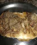 Tostada de berenjena y cebolla caramelizada
