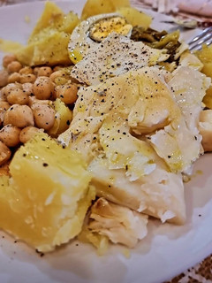 Foto de Bacalhau cozido com Grão, Batata, Ovo e Couve