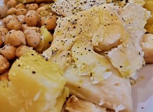 Foto de Bacalhau cozido com Grão, Batata, Ovo e Couve