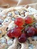 Torta della nonna all'uva e frutta secca