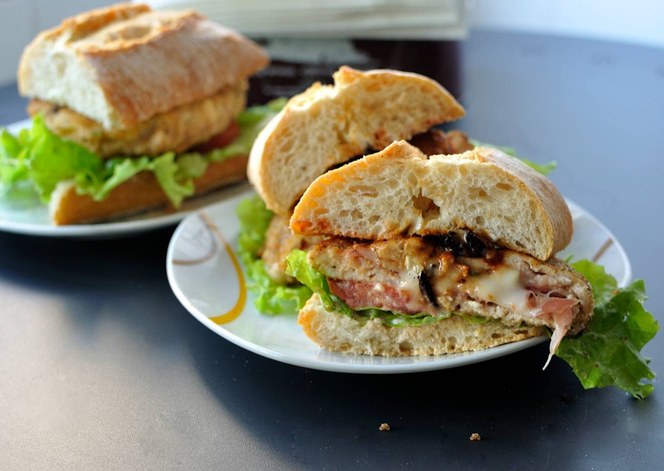Hamburguesa de pollo rellena de jamón y queso de cabra