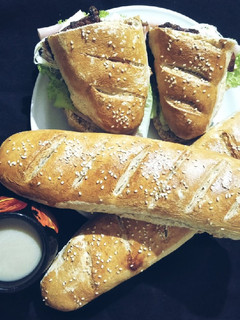 Una foto de Pan rústico natural (Baguette) 😋🥖