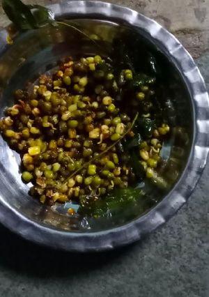 ફણગાવેલા મગનું શાક(Sprouted mung sabji recipe in gujarati) રેસીપી મુખ્ય ફોટો