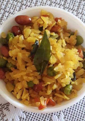 पोहा (poha recipe in Hindi) रेसिपी मुख्य फोटो