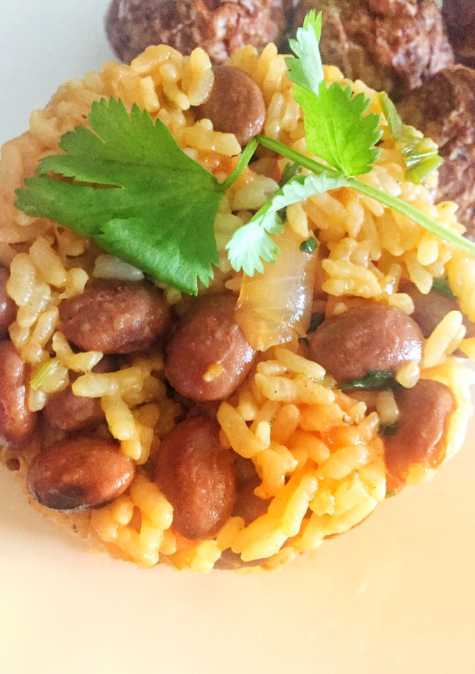Una foto de Palo e Pique a lo venezolano 😋 o arroz con frijoles